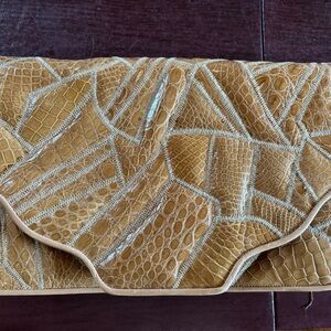 Varon Handbags vintage NWOT tan crocodile embossed leather convertible clutch